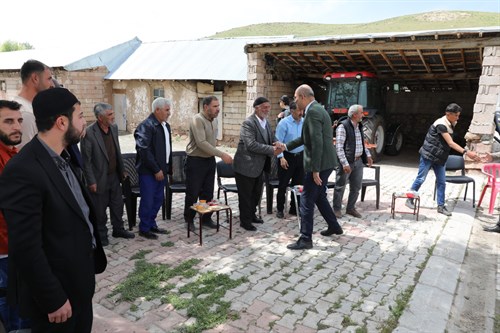 Kaymakam Aydın, Kırsal Mahallelerde Vatandaşlarla Buluşmaya ve Yapılan Çalışmaları Yerinde İncelemeye Devam Ediyor.